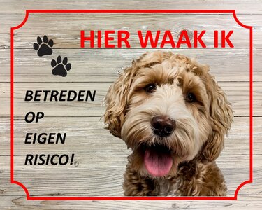 Bord Hier waak ik  Labradoodle