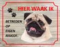 Bord Hier waak ik Mops_